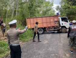 Angbara Sebabkan Arus Lalu Lintas Macet Panjang, Ini Yang dilakukan Satlantas Polres Pali 