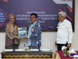 Ketua DPRD Dan Wagub Terima LHP Dari BPK
