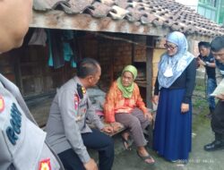 Kapolres Pali Didampingi Ibu Bayangkari, Berikan Langsung Batuan Kepada Masyarakat