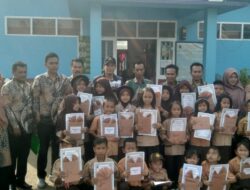 Pemdes Curup Berikan Bantuan Pendidikan di SDN 8 Tanah Abang