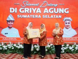 DWP Ditjen Bina Keuda Kemendagri Serahkan Baksos ke DWP Sumsel Untuk Masyarakat Terdampak Bencana